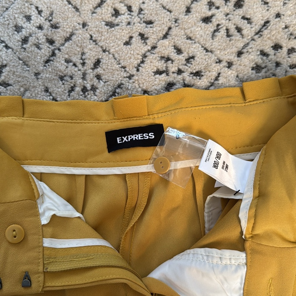 Express Ankle Chic Mustard Yellow High-Waisted Trousers
Size 00R - Picture 5 of 13